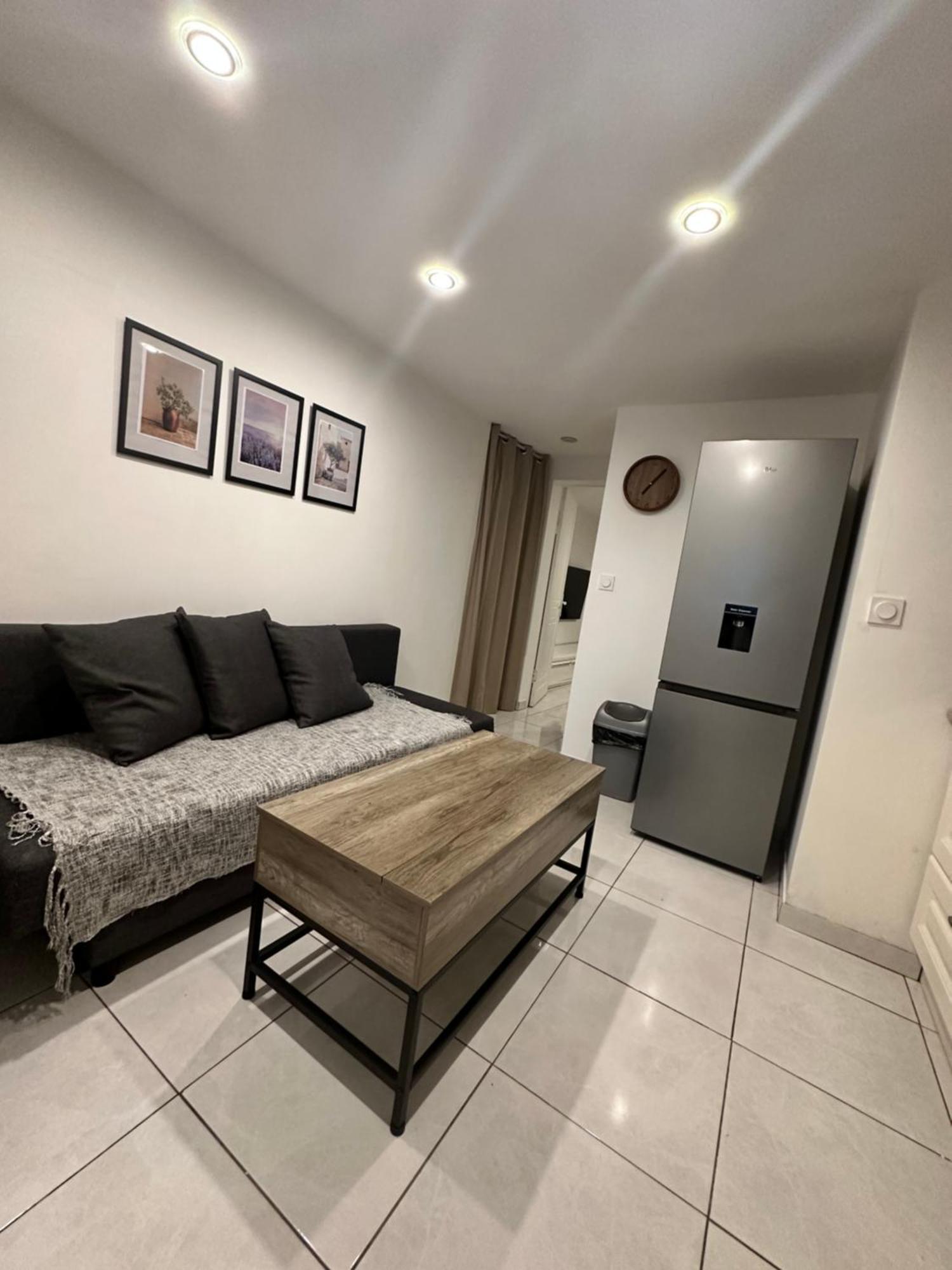 Jolie appartement Nice proche mer et aéroport Une chambre plus salon avec cuisine Exterior foto