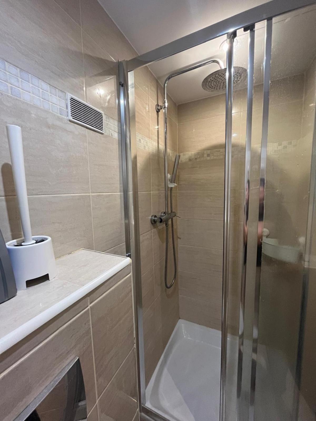 Jolie appartement Nice proche mer et aéroport Une chambre plus salon avec cuisine Exterior foto